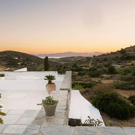 Cycladic Kamari Aneratza