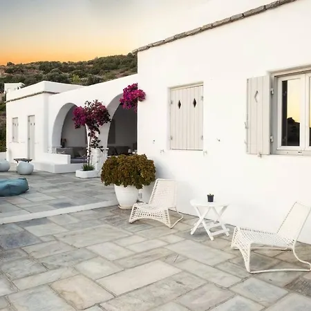 Cycladic Kamari Aneratza
